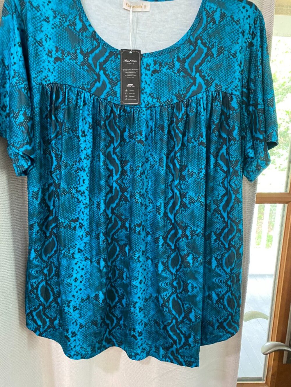 SOFT SHORT SLEEVE ROUND NECK TOP NWT SIZE 3X BLACK AND TEAL I LOST WGT TOO BIG